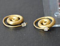 Load image into Gallery viewer, Ohrringe vergoldet 925 Silber gebürstet Spiralen
