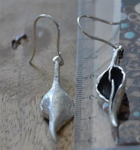 Load image into Gallery viewer, Ohrringe 925 Sterling Silber Blüte 40mm lang oxidiert
