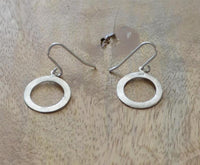 Load image into Gallery viewer, Ohrringe 925 Sterling Silber Ring gebürstet 16mm
