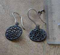 Load image into Gallery viewer, Ohrringe 925 Sterling Silber schwarz Blume des Lebens
