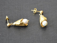 Load image into Gallery viewer, Ohrstecker vergoldet 925 Silber Perle Glockenblume
