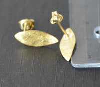 Load image into Gallery viewer, Ohrstecker vergoldet 925 Silber Mandel gewellt
