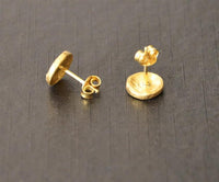 Load image into Gallery viewer, Ohrstecker vergoldet 925 Silber Scheibe uneben 9mm

