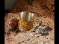 Load image into Gallery viewer, Ring Silber vergoldet Kreise Waben gestempelt breit
