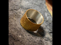 Load image into Gallery viewer, Ring Silber vergoldet Kreise Waben gestempelt breit
