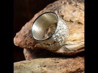 Load image into Gallery viewer, Ring 925 Sterling Silber Krater Oberfläche 14mm breit
