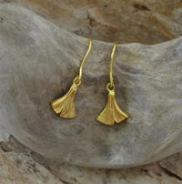 Load image into Gallery viewer, Ohrringe Silber 925 Ginkgo Blatt 10mm vergoldet
