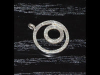 Cargar imagen en el visor de la galería, Anhänger Silber 925 vergoldet Ringe Kreise
