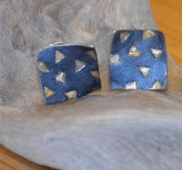 Load image into Gallery viewer, Ohrstecker Silber 925 vergoldet schwarz Raute Dreiecke
