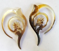 Load image into Gallery viewer, Perlmutt Piercing 3mm Spirale Blume Spitze Expander Muschel filigran geschnitzt
