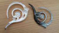 Load image into Gallery viewer, Perlmutt Piercing 3mm Spirale Blume Spitze Expander Muschel filigran geschnitzt
