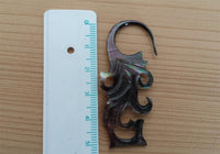 Load image into Gallery viewer, Perlmutt Piercing 2mm Hook Ornament Expander Muschel filigran handgeschnitzt Ohr
