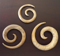 Cargar imagen en el visor de la galería, Piercing Walnuss Holz Expander beige Spirale Hoop 4mm 6mm 8mm Dehnschnecke Dehner
