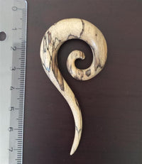 Cargar imagen en el visor de la galería, Tamarinde Piercing Holz hell dunkel Spirale lang 10mm Dehnspirale Dehnschnecke
