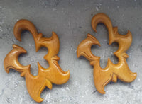 Cargar imagen en el visor de la galería, Jackfrucht Holz hell Lobe Piercing Blüte Hook 10mm
