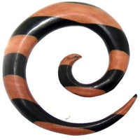 Load image into Gallery viewer, Tribal Holz Piercing Expander, braun-schwarze Spirale, aus Eisen- und Rosenholz, 4mm, Plug, Tunnel, Ohrring, Ohrhänger, Ohrstecker
