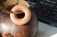 Cargar imagen en el visor de la galería, Piercing Narraholz Holz Ohrgewicht Ring Donut keltisch Knoten
