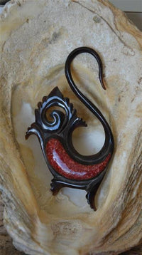 Cargar imagen en el visor de la galería, Horn Piercing Dehnschnecke rot Inlay Schwan
