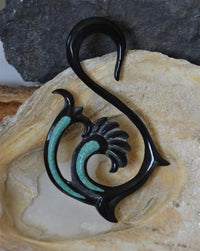 Cargar imagen en el visor de la galería, Horn Piercing Dehnspirale Türkis Inlay Fishtail Schwan
