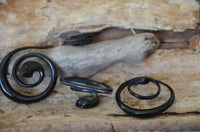 Cargar imagen en el visor de la galería, Horn Piercing Dehnspirale Cobra Schlange spiralig
