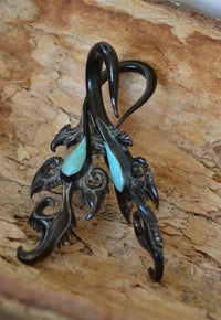 Cargar imagen en el visor de la galería, Horn Piercing Dehnspirale Türkis Inlay Feder Pfau
