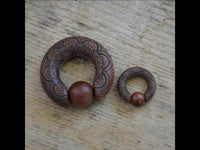 Load image into Gallery viewer, Captive Bead Klemmkugel Ring Sawoholz Piercing Mandala
