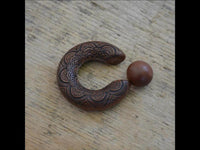 Load image into Gallery viewer, Captive Bead Klemmkugel Ring Sawoholz Piercing Mandala
