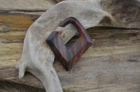 Cargar imagen en el visor de la galería, Narraholz Piercing Raute dunkelbraun 4mm 6mm
