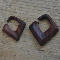 Cargar imagen en el visor de la galería, Narraholz Piercing Raute dunkelbraun 4mm 6mm
