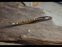 Cargar imagen en el visor de la galería, Piercing Hook Schwan Dehnschnecke aus Narraholz Brass
