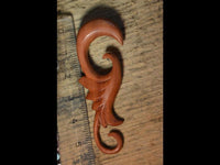 Load image into Gallery viewer, Piercing Holz red Sawo Wood Blüte Ohrstecker Expander

