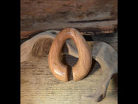 Cargar imagen en el visor de la galería, Olivenholz 14mm Piercing Hoop Creole Ei Form Dehner 70mm
