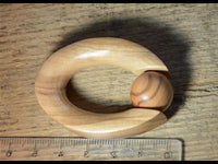 Cargar imagen en el visor de la galería, Ohrgewicht Klemmkugel Ring Olivenholz 12mm Piercing oval
