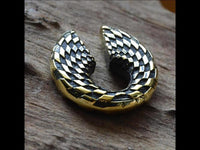 Load image into Gallery viewer, Ohrgewicht Brass Schachbrett Schlüsselloch Piercing
