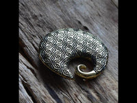 Load image into Gallery viewer, Ohrgewicht Brass Piercing 4mm Blume des Lebens Spirale
