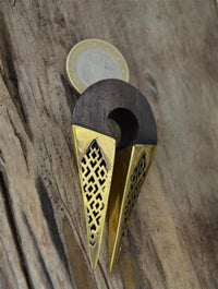 Load image into Gallery viewer, Ohrgewicht Brass Holz 12mm Pfeil Karo Stanz Muster
