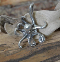 Cargar imagen en el visor de la galería, Ohrgewicht 4mm Hook White Brass Oktopus 70mm silbern
