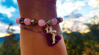 Load image into Gallery viewer, Armband Brass golden lila Quaste rosa Perlen Charm Elfe verstellbar
