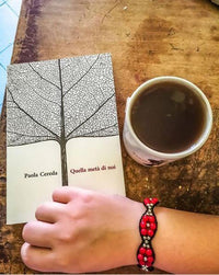 Load image into Gallery viewer, Koralle Blumen Armband Wachsfaden Armbänder Messingperlen handgefädelt verstellbar
