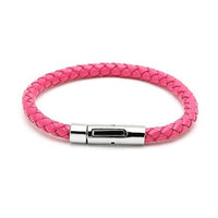 Load image into Gallery viewer, A pink rund geflochten Lederarmband mit Knopfverschluss, unisex und nickelfrei, ist auf weißem Hintergrund zu sehen.
