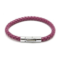 Load image into Gallery viewer, A purple &quot;Lederarmbänder rund geflochten&quot; Armband aus Leder mit glänzendem Edelstahl-Knopfverschluss (unisex, nickelfrei), auf weißem Hintergrund präsentiert.
