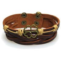 Load image into Gallery viewer, Surfer Lederarmband geflochten braun Brass Kleeblatt Schnur hell verstellbar Leder breit nickelfrei
