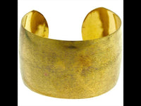 Load image into Gallery viewer, Messing Brass Armreif golden schraffiert breit gewölbt 38 mm nickelfrei verstellbar antik Tribal
