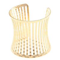 Cargar imagen en el visor de la galería, breiter Brass Armreif golden 64 mm gehämmert Rillen nach innen gewölbt
