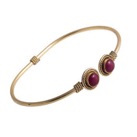 Load image into Gallery viewer, Messing Brass Armreif golden oval Seilmuster Rubin facettiert nickelfrei verstellbar antik Tribal
