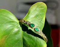 Cargar imagen en el visor de la galería, Messing Armreif golden Jade grün Spirale Tropfen Flechtrand nickelfrei verstellbar antik Tribal
