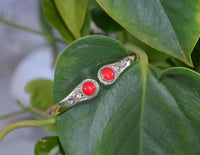 Load image into Gallery viewer, Messing Armreif golden rot Jaspis rund acht Zopfrand nickelfrei verstellbar antik Tribal Schmuck
