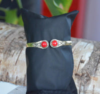 Load image into Gallery viewer, Messing Armreif golden rot Jaspis rund acht Zopfrand nickelfrei verstellbar antik Tribal Schmuck
