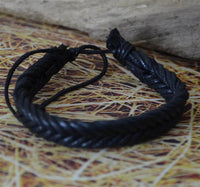 Load image into Gallery viewer, Leder Armband Fischgrätenzopf geflochten verstellbar
