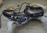 Load image into Gallery viewer, Leder Armband braun breit Brass Button verstellbar
